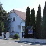 Arpad Panzio Bed & Breakfast *