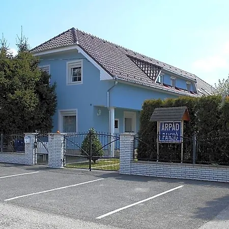 Arpad Panzio 3* Győr