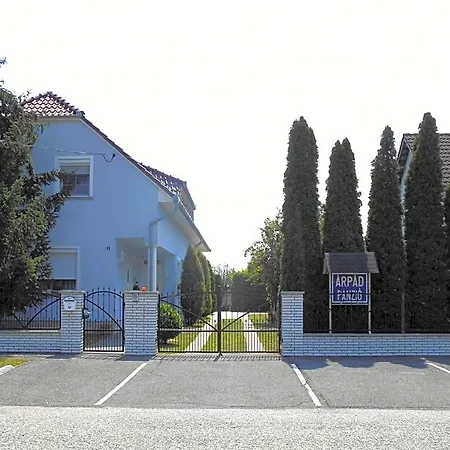Couette-café Arpad Panzio Győr