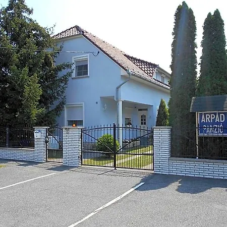 Couette-café Arpad Panzio 3*