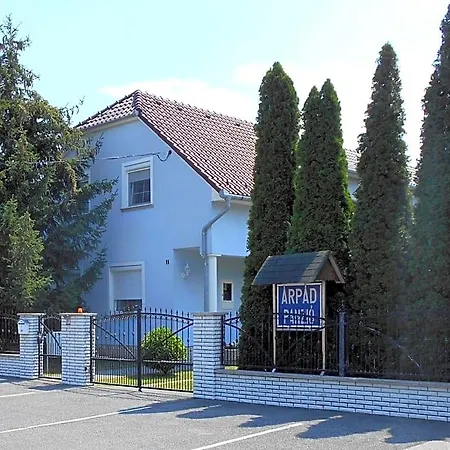 Arpad Panzio Couette-café Győr